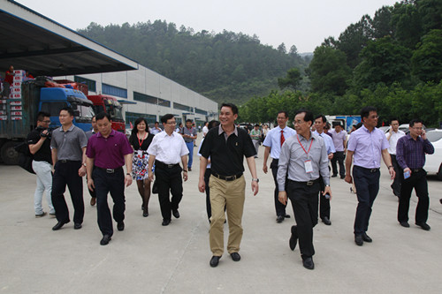 “華山泉”韶龜山生產(chǎn)基地推介會(huì)隆重召開.jpg